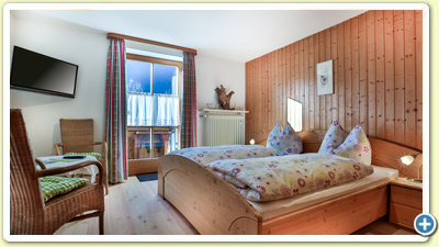 Das schnuckelige Zimmer - Doppelzimmer mit Dusche/WC/Balkon, kann auch als Einzelzimmer genutzt werden.